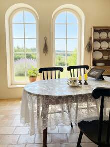 1件白色长方形蕾丝桌布，涤纶提花面料，防尘抗皱，易于打理，可机洗。是餐桌家居装饰、婚礼装饰、生日派对、橱窗展示、客厅和餐厅的理想桌布。 - 彩色 - 查看 9