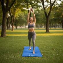 MUUK FITNESS 1 pieza Tapete de yoga antideslizante de 150x60 cm con 4 mm de grosor, tapete ligero y portátil para ejercicios de yoga, pilates, estiramientos y fitness, esterilla cómoda y estable para entrenar en casa, estudio o al aire libre - Azul Rey - Ver 3