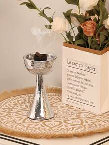 一套精致简约的金属香炉/香座,阿拉伯风格纤细腰身设计,可用作香薰扩散器、香薰炉、水疗冥想用品,营造优雅氛围,适用于办公室、瑜伽馆、派对场所,也可用于家居装饰。 - 彩色 - 查看 7