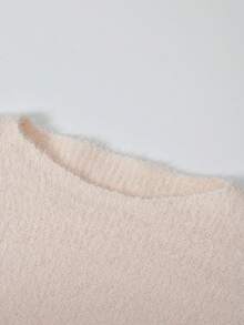 两件套优雅针织毛衣和修身半裙套装，精致优雅