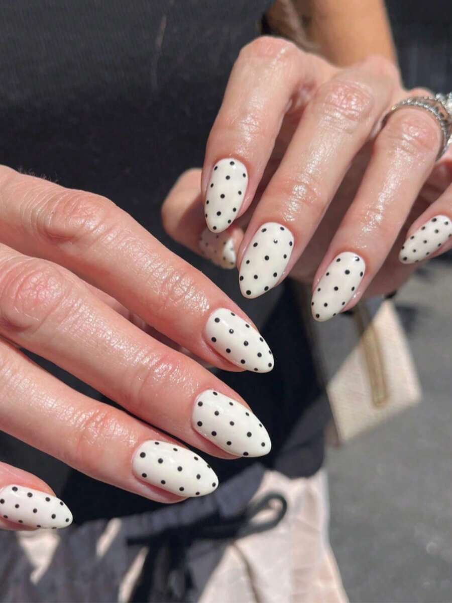 24片装短杏仁形美甲贴纸 时尚白色美甲黑色波点美甲套装（含：一片果冻胶、1个指甲锉） 适合女性日常约会派对美甲用品 - 彩色 - 查看 1