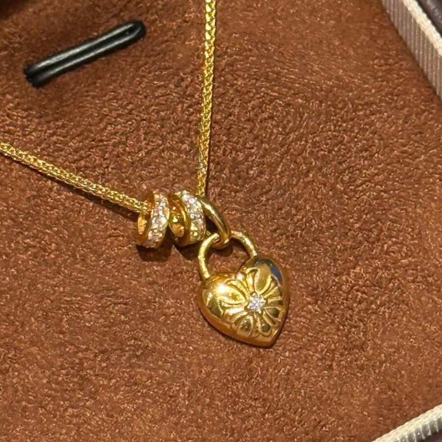 1件复古心形十字架闪亮旋转吊坠项链，女士锁骨链 - 愛心十字架跑環項鍊 - 查看 1