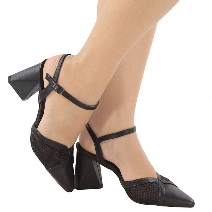 Sandália Feminina Bico Fino Salto Bloco Grosso 7,5 cm Ajuste de Fivelas Aberto Na parte de Trás Confortável