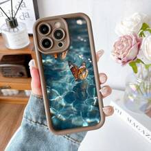 Cubierta de teléfono con borde negro diseño de mariposa sobre agua azul para uso diario y estilo moderno - Burdeos - Ver 5