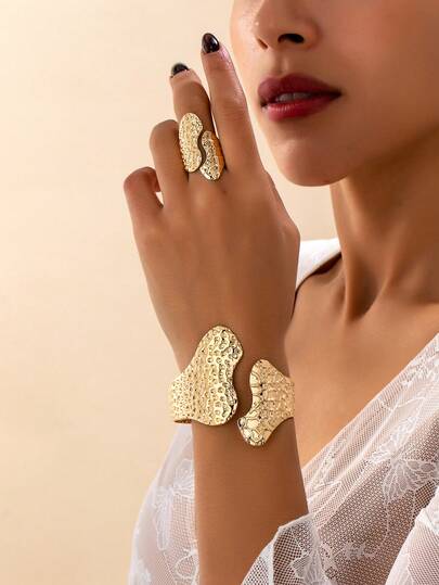 مجموعة سوار وخاتم معدني ذهبي بطراز بانك عصري غير متماثل بنقوش هندسية مطرقة، مناسبة للحفلات والاستخدام اليومي قطعتان/مجموعة