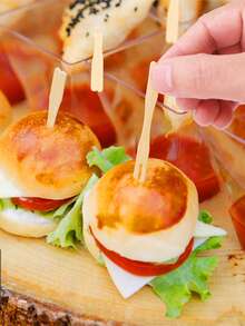 50/100/200 pièces Piques à fruits en bambou, cure-dents, fourchettes à hors-d'œuvre, fourchettes à dessert, pics à cocktail, finition lisse, convient pour les fruits, les desserts, les sandwiches, les hamburgers, les salades, les buffets, les boissons, les légumes et plus encore