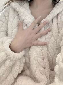 女士舒适珊瑚绒连帽睡袍 - 保暖柔软的家居服，带口袋，可机洗 - 秋冬季浴室装饰的理想之选 - 彩色 - 查看 5