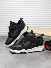 زوج من أحذية رياضية متوسطة الارتفاع للأطفال، من جلد البولي يوريثان، أحذية كاجوال للداخل/الخارج، سهلة الارتفاع، مانعة للانزلاق، قابلة للتنفس، مريحة، أحذية بتصميم قطعي عصري مشترك