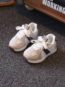 1 Pair Children's Sports Shoes With PU Upper, Anti-Slip Outsole, And Hook And Loop Closure