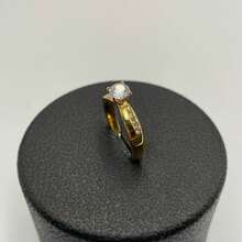 KYQ Anillo solitario trenzado con diamantes de imitacion de acero inoxidable. - Amarillo Oro - Ver 3