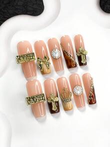 10片装奢华美甲贴纸，手工法式美甲假指甲，搭配金色配件：蝴蝶结、十字架、时钟、美元，尽显优雅奢华。三种尺寸可选：杏仁形、鸭嘴形、棺材形。包含美甲工具（1片果冻贴纸+1把指甲锉）。适合正式场合和节日，是送给女性和女孩的完美礼物。 - 彩色 - 查看 4
