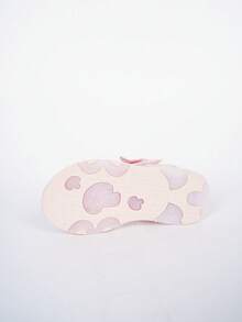 1双女童公主花朵珍珠装饰软底魔术贴露趾舒适平底凉鞋，适合夏季、上学、户外活动穿着