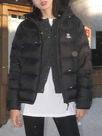 CAMEL CROWN Women's Lightweight Down Jacket, Winter Warm And Anti-Static, Graphene Heat Reflective Hooded Fleece-Lined Short Down Coat.