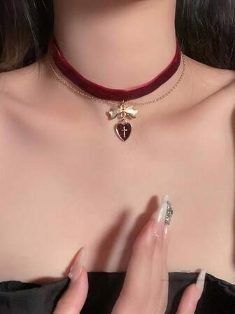 1件哥特式天鹅绒蝴蝶结心形十字架项链，适合女性参加派对和日常佩戴