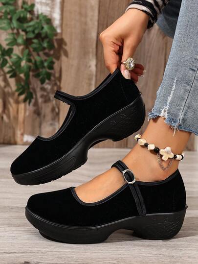 2025 Women's New Casual Sneakers, Flat Slip-On Mesh Breathable Fashion Versatile Solid Color Round Toe Shoes