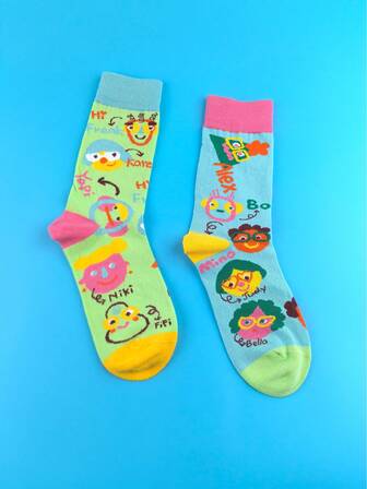 1双女士可爱动物主题成人棉袜，柔软舒适，适合春夏穿着。色彩鲜艳的卡通动物印花成人袜，柔软棉质，适合户外活动和日常穿着。成人卡通动物袜 - 柔软棉质，趣味十足，舒适透气。