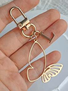 优雅合金蝴蝶及26个英文字母金色钥匙扣，A-Z字母镂空蝴蝶设计，精致包包挂件，适合挂在包包上或作为汽车装饰，是女士日常佩戴和朋友生日礼物的完美之选，也是日常必备单品和节日、生日、感恩节、圣诞节的理想礼物。 - 彩色 - 查看 17