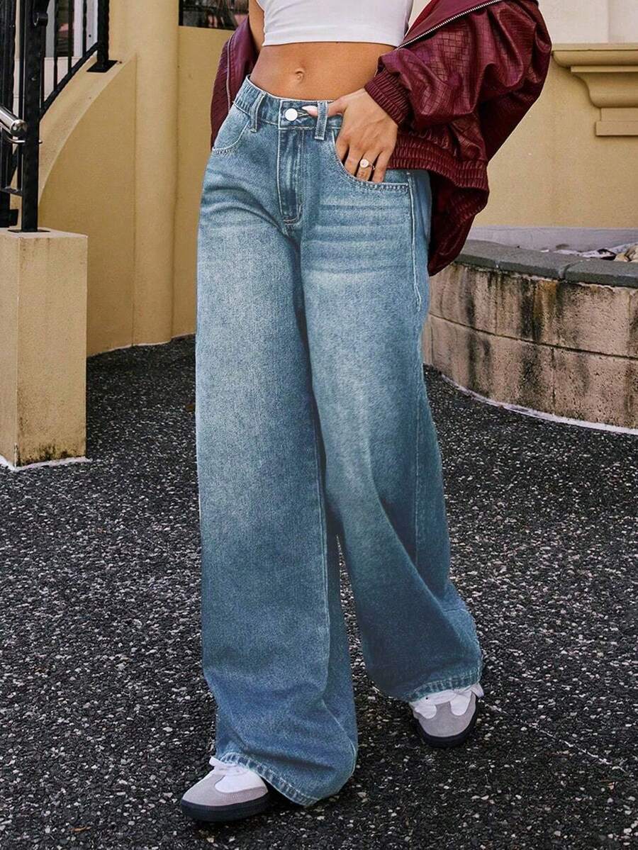 Women's Simple Casual Straight Leg Jeans With Pockets - Light Wash - View 1