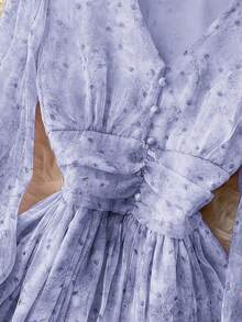 女士粉紫色碎花雪纺连衣裙，深V领+收腰设计，轻盈飘逸，泡泡袖更添温柔优雅，适合情人节约会、音乐会、休闲外出和朋友聚会。浪漫甜美的元素，轻松展现柔美妩媚的气质，适合多种场合。 - 淡紫色 - 查看 6