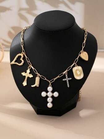 1件复古风格优雅个性化小饰品十字架心形吊坠项链，配金色链条，适合女性休闲、派对佩戴或作为礼物。