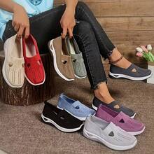 Women's Wide Width Comfort Shoes - Year-Round Breathable Mesh Slip-On Soft Sole Mom Sneakers - 綠色 - 查看 2