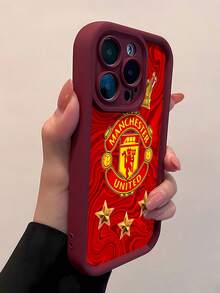 Funda para  Manchester United Crowned Glory - Diseño audaz para campeones**. Compatible con  17,  16,  16 Pro Max,  15,  15 Pro Max,  14,  13,  12 y  11 Pro. Fabricada en TPU resistente, esta funda ofrece protección antigolpes para tu dispositivo. Un regalo ideal para familiares, amigos y apasionados del fútbol. Perfecta para cumpleaños, Halloween, Navidad, San Valentín o simplemente para demostrar tu amor por el deporte. Con su vibrante diseño que incluye el icónico logotipo y la corona del Manchester United, esta funda es deportiva y elegante a la vez, un accesorio imprescindible para cualquier aficionado. Disfruta de una funda suave y antideslizante con un toque artístico gracias a la impresión UV. - Rojo - Ver 3