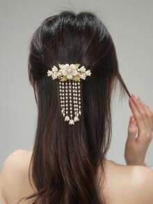 1个优雅复古风百合花流苏装饰女士发夹，适合搭配汉服和旗袍，带弹性弹簧，可作学习用品、花朵造型、度假装扮等，亦可作发饰。