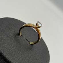 KYQ Anillo solitario trenzado con diamantes de imitacion de acero inoxidable. - Amarillo Oro - Ver 2