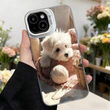 Cubierta de teléfono con diseño de perro blanco en suéter rosa y ovillo de lana color crema para iPhone con corte para cámara triple negro estilo CASETTO para uso diario en floristerías y salidas casuales Aplicable a los teléfonos de la serie Apple y Galaxy - Blanco - Ver 2