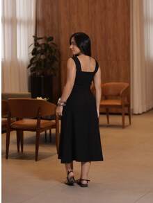 Vestido Mídi Corte em A com Decote Redondo com Barra Fenda e Costura Aparente Moda Casual e Evangélica - Preto - Visão 3