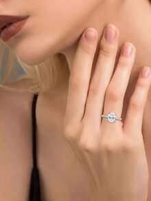 XUJIA 1枚3克拉莫桑石订婚戒指，925纯银椭圆形莫桑石戒指，8x10毫米D色VVS1净度莫桑石，立方氧化锆点缀，结婚戒指，周年纪念礼物，女士新娘首饰 - 銀色 - 查看 5