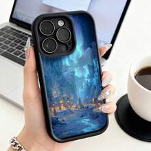 Cubierta de teléfono con borde negro diseño de paisaje mágico con auroras boreales y pueblo iluminado para uso diario y trabajo en oficina - Blanco - Ver 3