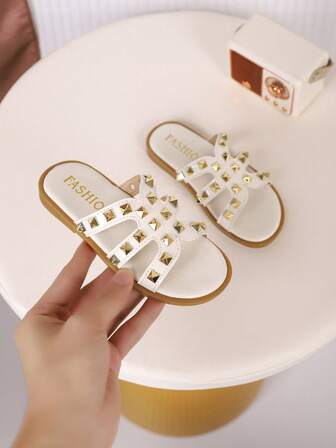 A Pair Of Girls' Sandals New Bow Princess Shoes Elastic Band Design Soft-Soled Casual Girls' Beach Shoes In Summer.
