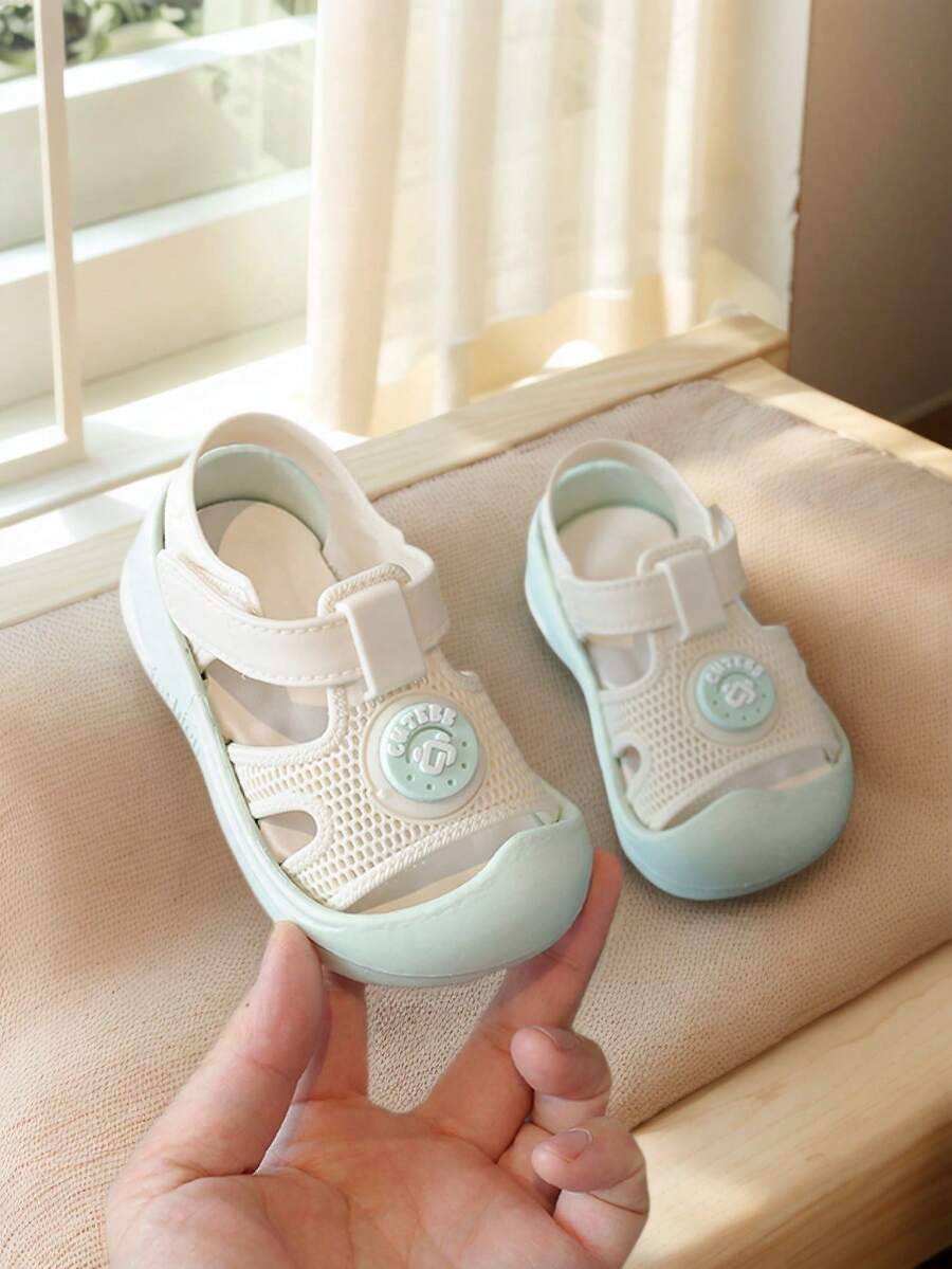 1 Đôi dép xăng đan mũi kín họa tiết hoạt hình cho trẻ mới biết đi, đế mềm chống trượt, chống va chạm, thích hợp cho mùa hè - màu xanh lá - Xem 1