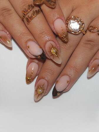 10片杏仁形手工美甲贴片，优雅的秋冬风格，棕色/咖啡色，豹纹图案，轻盈奢华，金色旭日纹理，圆润象牙白，珍珠香槟色，闪亮金色点缀，以及寓意吉祥的小钢珠。适合约会、派对、聚会、外出等各种场合。内含一片甲油胶和一把指甲锉。