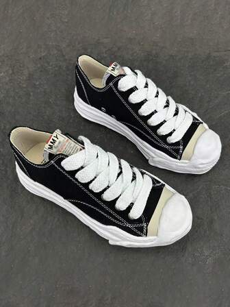 Scarpe classiche antiscivolo resistenti all'usura e leggere per skateboard, stile campus, colore nero e bianco, adatte per studenti, regali, festival, campus