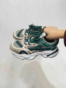 Nuevos tenis de plataforma casuales con cordones y bloques de color desgastados de moda para hombres en otoño