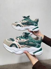 Nuevos tenis de plataforma casuales con cordones y bloques de color desgastados de moda para hombres en otoño