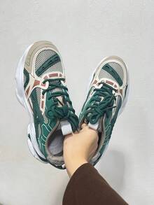 Nuevos tenis de plataforma casuales con cordones y bloques de color desgastados de moda para hombres en otoño