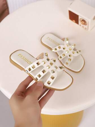 A Pair Of Girls' Sandals New Bow Princess Shoes Elastic Band Design Soft-Soled Casual Girls' Beach Shoes In Summer.