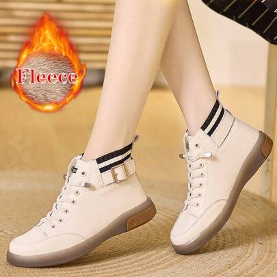 A Pair Of Comfortable, Lightweight, And Versatile Women's Boots With Winter Padding, And Youthful Fashion, Suitable For Gift-Giving.