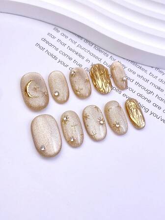 10 piezas de uñas postizas ovaladas medianas con bases doradas brillantes, patrones de luna y estrella, elementos de estrella, acentos de rhinestone y diseño de textura dorada 3D brillante 100% hecho a mano, suministros de uñas reutilizables para uso diario o fiesta de mujeres