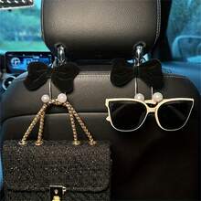 Bộ 2 móc treo túi xách ô tô hình nơ xinh xắn, đính ngọc trai trang nhã, móc treo đồ phía sau ghế xe hơi, móc treo túi xách tiện dụng gắn trên tựa đầu, phụ kiện trang trí xe hơi. - Nhiều màu - Xem 10