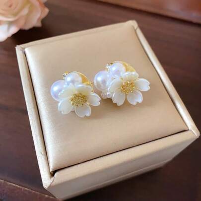 زوج من أقراط الأزرار المزينة بالزهور المصنوعة من اللؤلؤ الاصطناعي والراين ستون، هدية فاخرة فريدة من نوعها، مناسبة للارتداء اليومي والحفلات