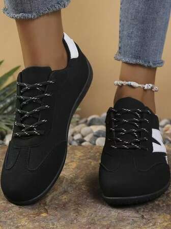 Zapatillas deportivas casuales de mujer con nuevo patrón geométrico negro, bloque de color y parches, de tela, con cordones, adecuadas para exteriores, vacaciones, campus, primavera/verano/otoño/invierno
