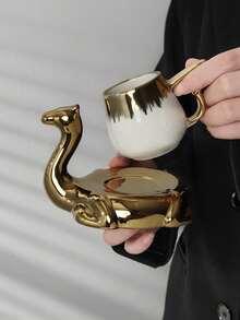 1 set Juego de taza y platillo de té con forma de animal dorado - Diseño elegante de camello y cisne, vajilla de té de cerámica de lujo con acentos metálicos, perfecto para decoración del hogar única y regalo para entusiastas del té