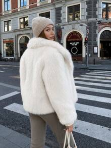 Women's Autumn/Winter Street Style Oversized Faux Fur Collar Fluffy Jacket, Lapel Dropped Shoulder Design Artificial Fur Coat, Outerwear For Commuting And Street Fashion, Warm Short Winter Coat - White - View 4