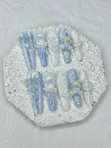 10片法式蕾丝手工按压式美甲片 3D甜美可爱小熊石膏蝴蝶结珍珠假指甲 蓝色洛丽塔长款美甲用品（1张果冻贴纸+1个指甲锉） - 藍色 - 查看 3