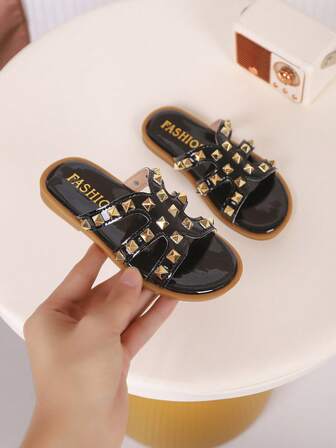 A Pair Of Girls' Sandals New Bow Princess Shoes Elastic Band Design Soft-Soled Casual Girls' Beach Shoes In Summer.