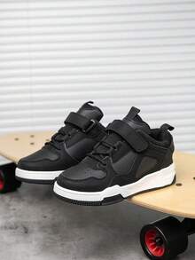 زوج من أحذية رياضية متوسطة الارتفاع للأطفال، من جلد البولي يوريثان، أحذية كاجوال للداخل/الخارج، سهلة الارتفاع، مانعة للانزلاق، قابلة للتنفس، مريحة، أحذية بتصميم قطعي عصري مشترك